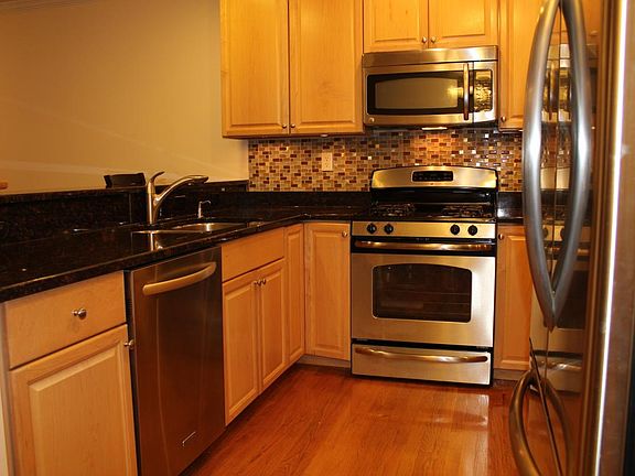 Kitchen: Stainless steel Appliances, Granite countertop