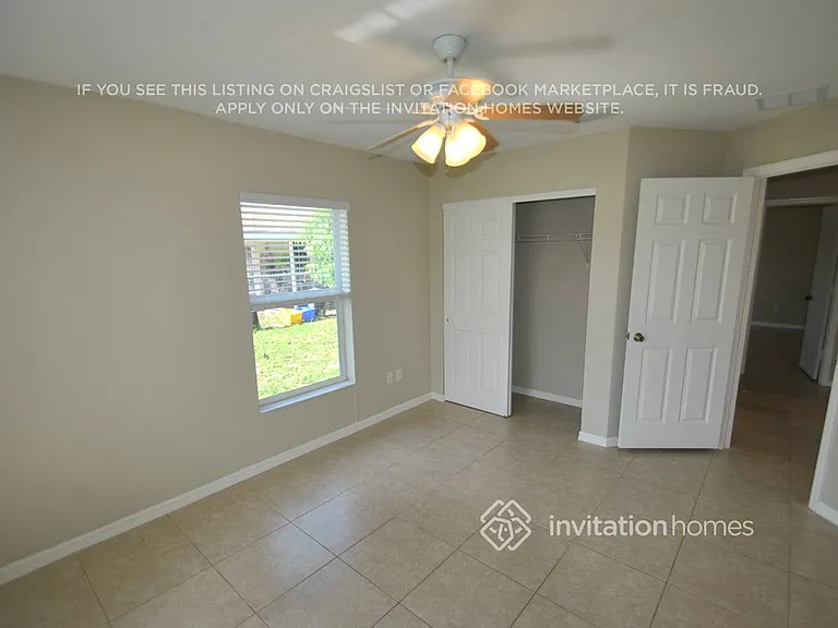 1660 E Breezy Ln — Photo 4