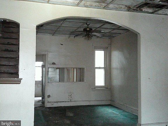 4th image of 50 N Farson St
