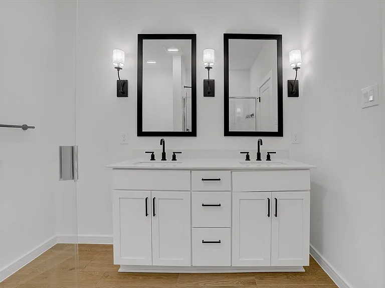 8438 Bay Ridge Cir — Photo 30