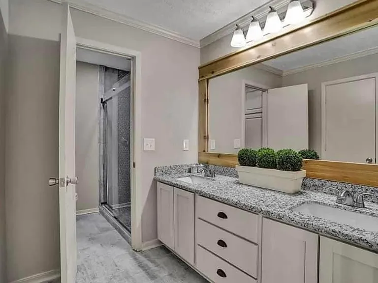 1108 Martin Dr — Photo 3