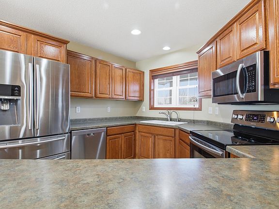 4th image of 321 15th Ave NW