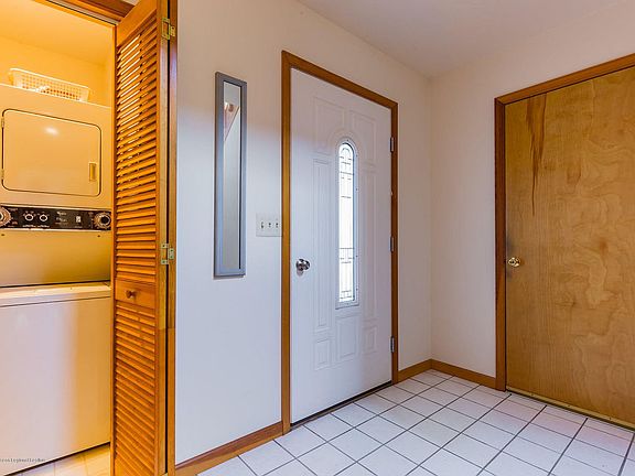 3rd image of 813 Bowline Dr