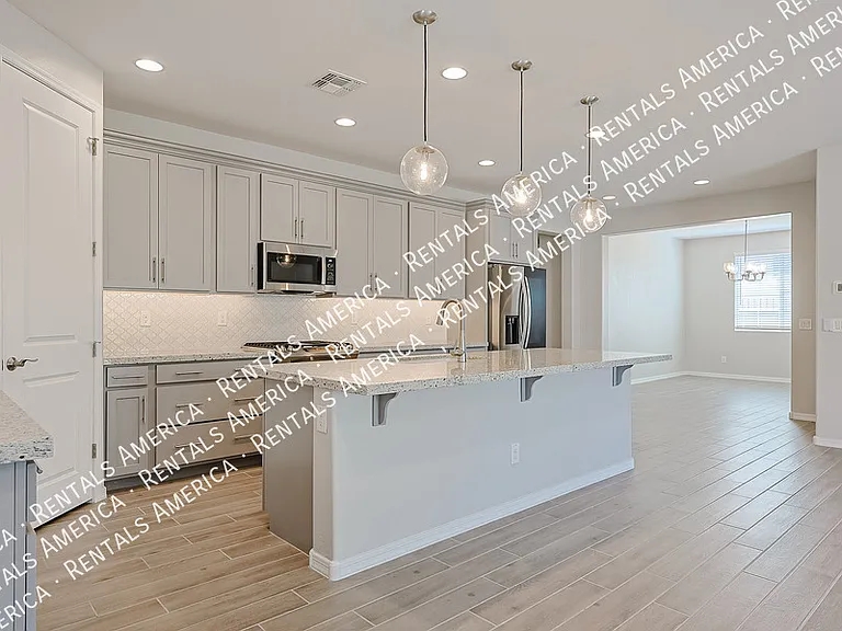 10218 W Piccadilly Rd — Photo 5