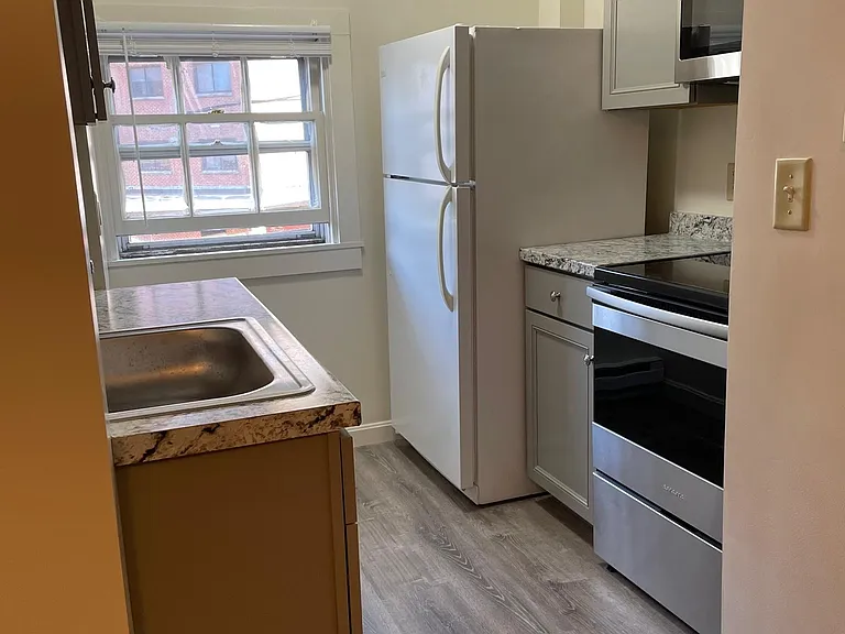 282 Middle St #9 — Photo 8