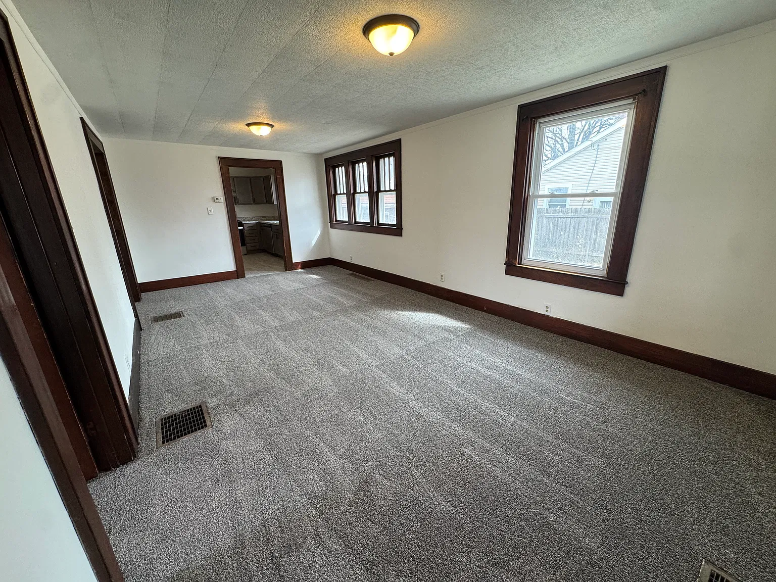 2 bed, 864 sqft, $1,100 — Photo 4