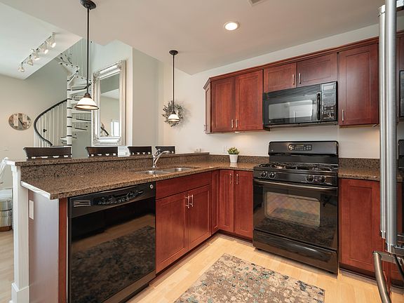 5th image of 516 Williams St APT 18