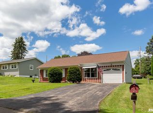 1712 E Lawn Dr, Savanna, IL 61074