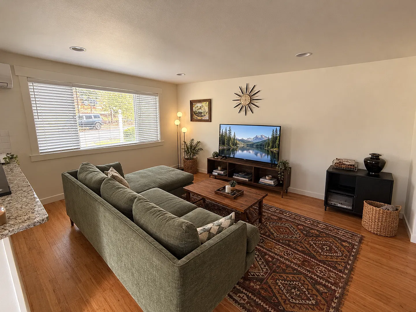 Your Perfect Little Home Awaits!! — Photo 2
