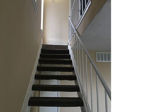 5th image of 5625 Antoine Dr #313