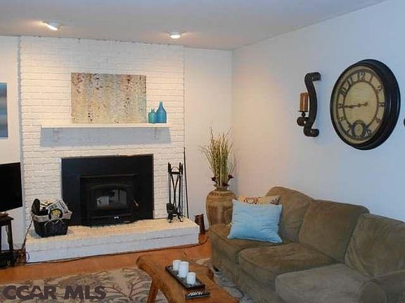 5th image of 610 Old Farm Ln