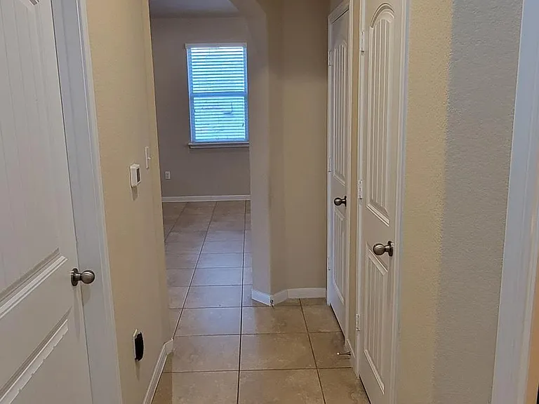 2416 Lyla Ln — Photo 12