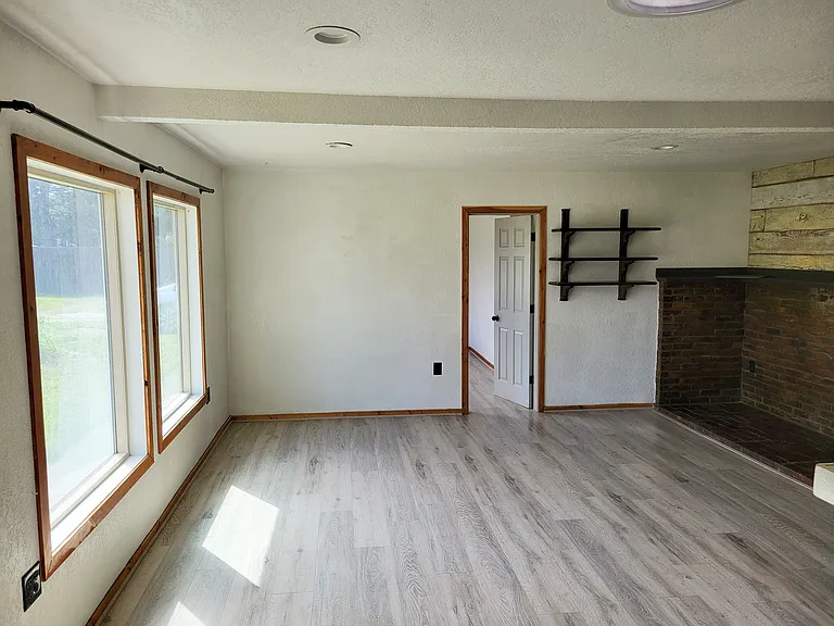 1108 W Entiat Ave #1 — Photo 4