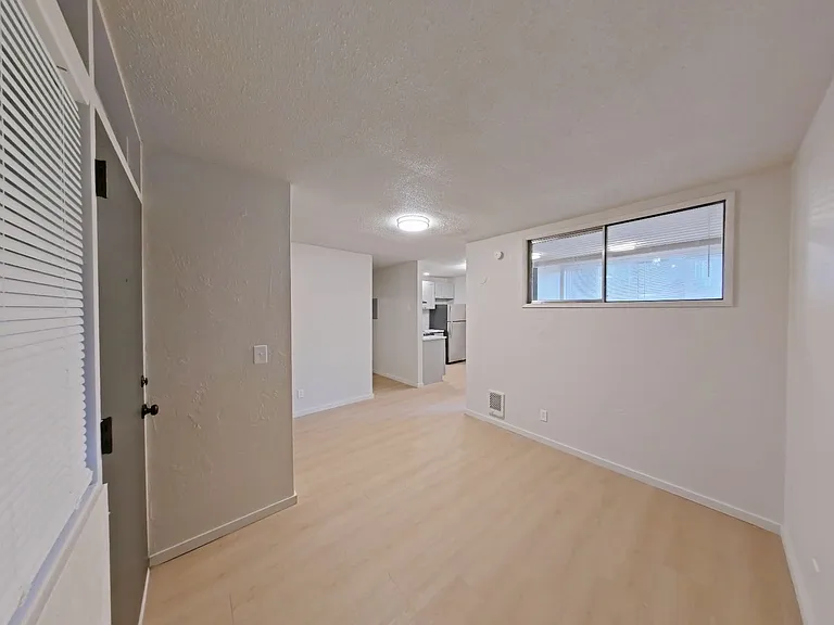 University Manor - Newly Renovated Units just a short walk from Campus! — Photo 73