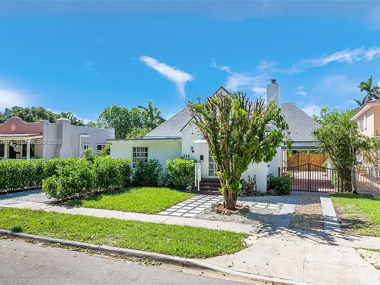 228 SW 23rd Rd #FRONT — Photo 8