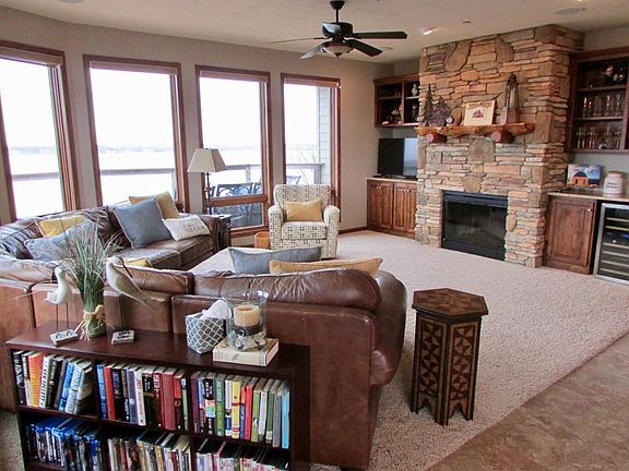 3rd image of 425 240th Ave #408