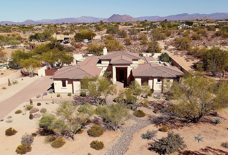 1-ACRE; EXQUISITE; IN & OUT!