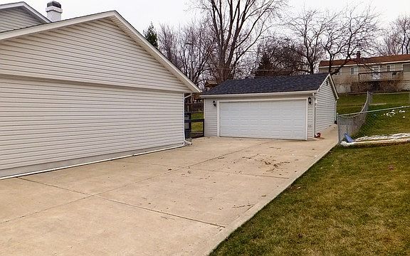 2nd image of 103 W Green Meadows Blvd