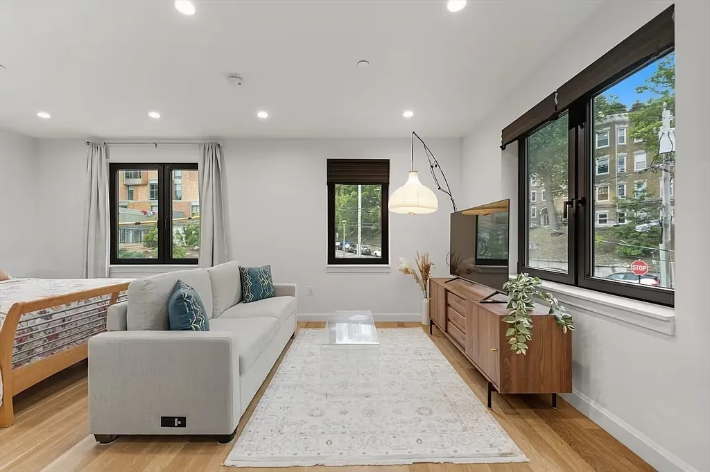 Studio, 1.0 bath, 450 sqft, $3,750 — Photo 3