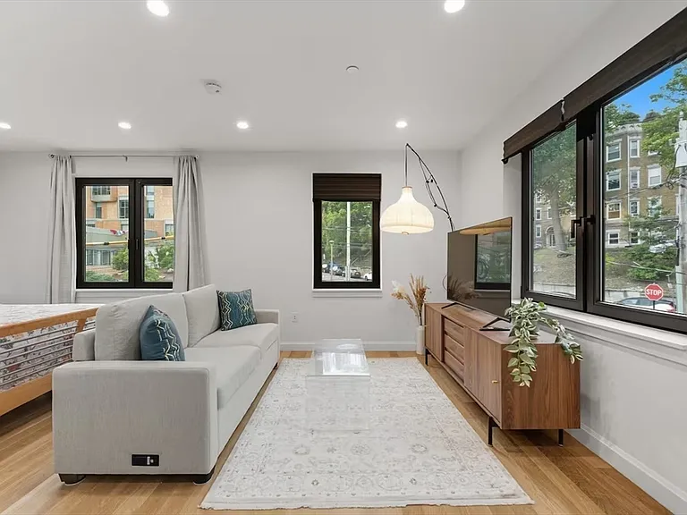 1618 Beacon St #3 — Photo 3