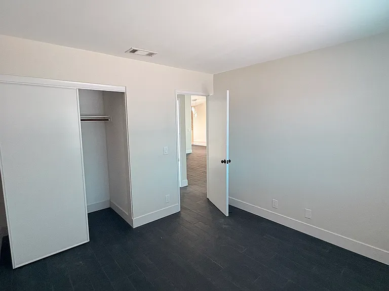 5858 Allegro Ave — Photo 8