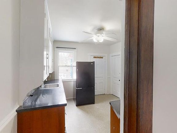 5th image of 605 W Washington St