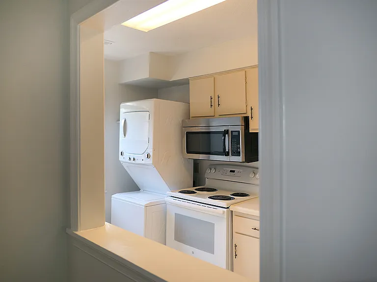 138 Kingsbury Dr — Photo 9