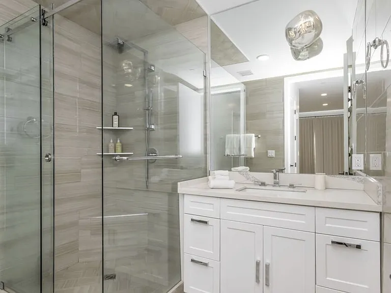 137 N Doheny Dr #2 — Photo 32