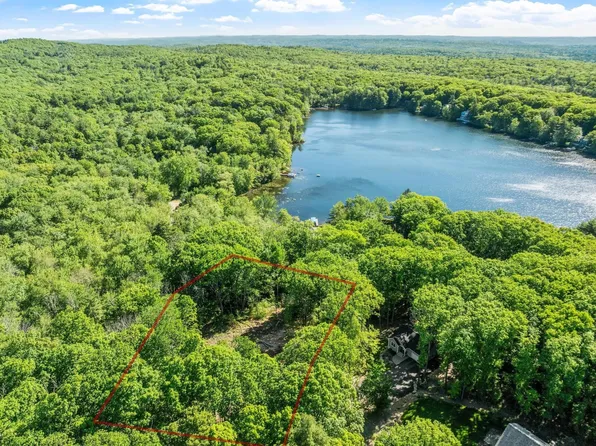 12 Carey Rd, Sturbridge, MA 01566