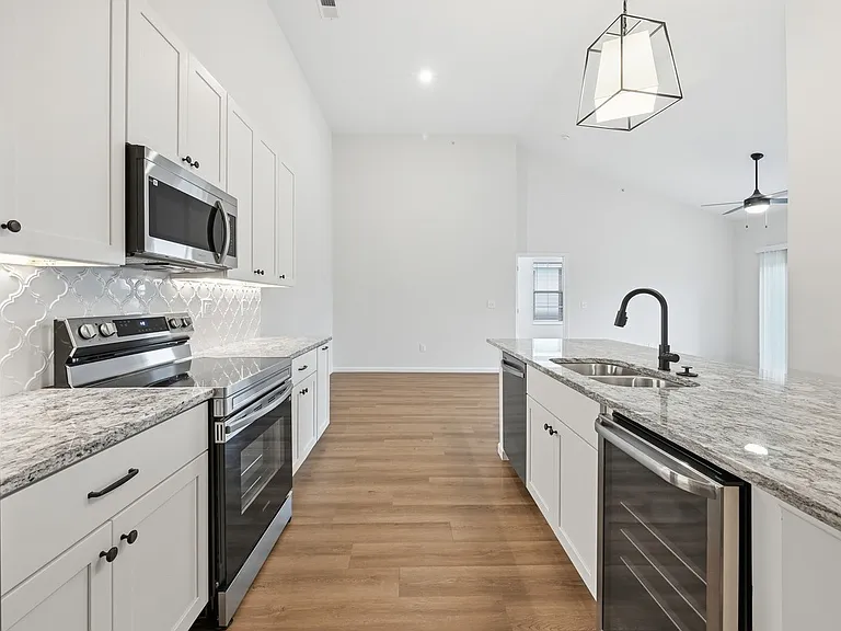 Kempton Apartments — Photo 71