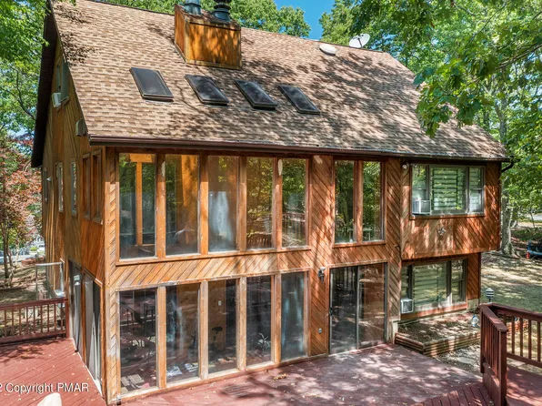 8220 Woodchuck Ct, East Stroudsburg, PA 18301