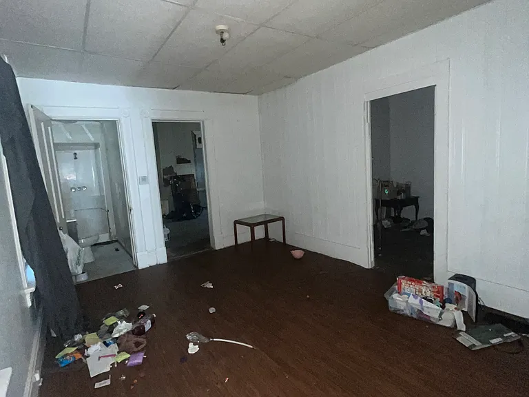 1409 S Western Ave — Photo 3