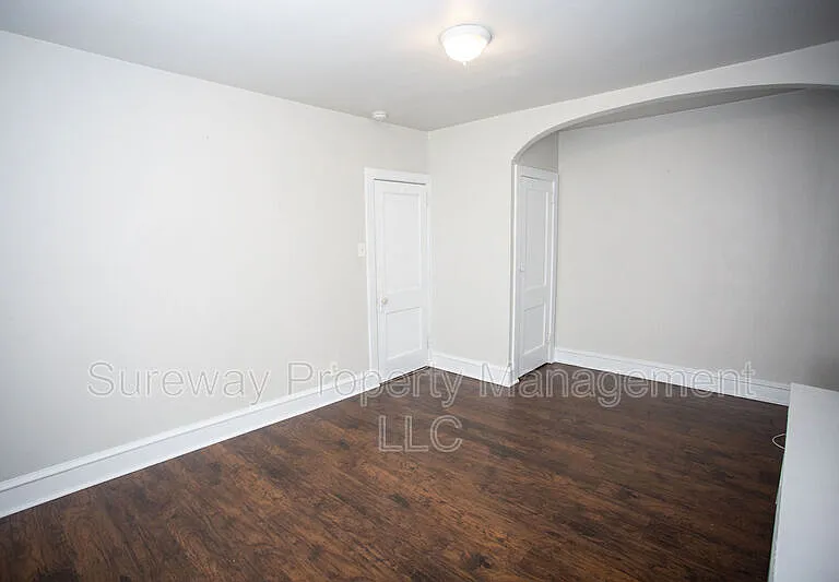 1034B Collings Ave — Photo 4