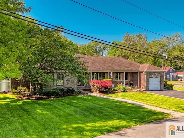 14 Taylor Dr, New Brunswick, NJ 08901
