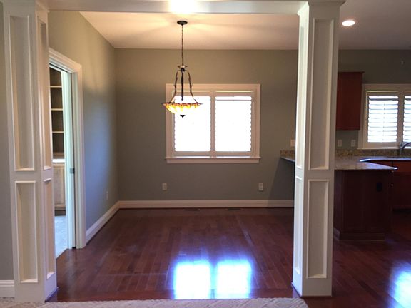 5th image of 18 Saint Charles Ct