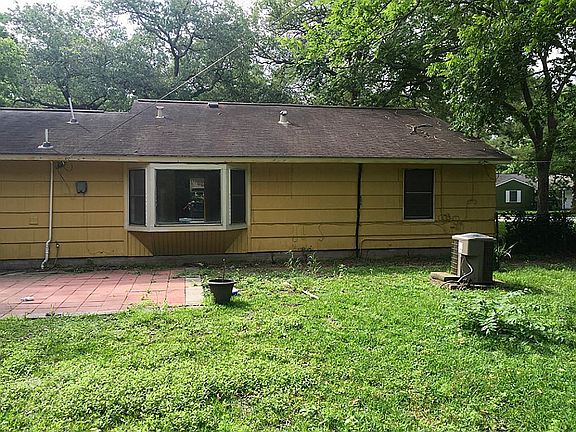 3rd image of 118 Chinaberry St