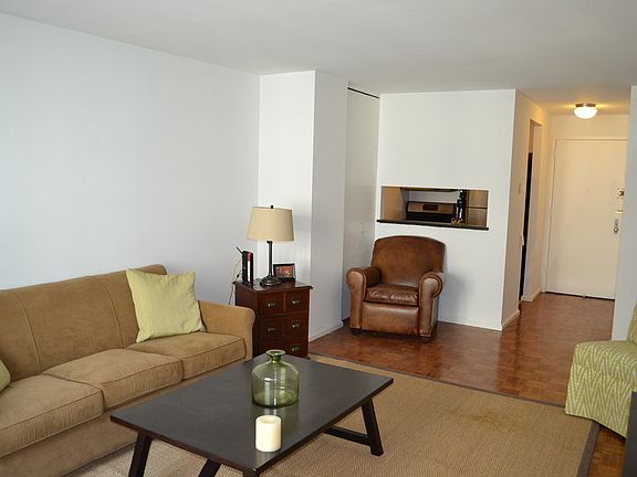 2nd image of 295 Greenwich St #5KN