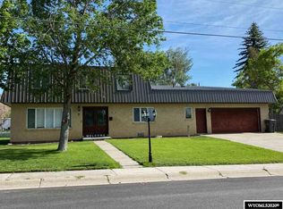 915 Date St, Rawlins, WY 82301