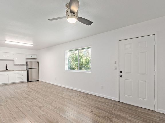 3rd image of 1725 E Cambridge Ave APT 208