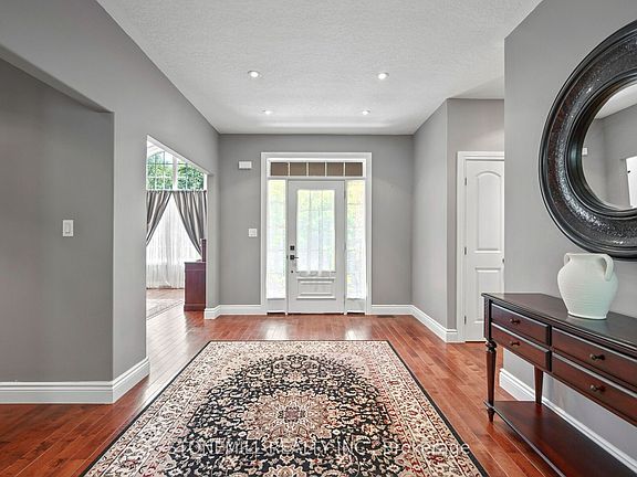 5th image of 868 Eastdale Dr