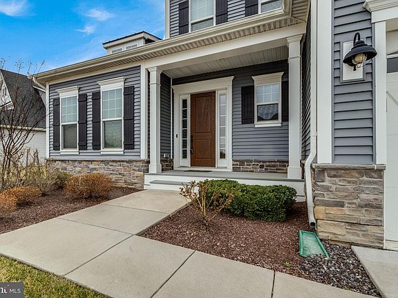 3rd image of 33616 Stonington Dr