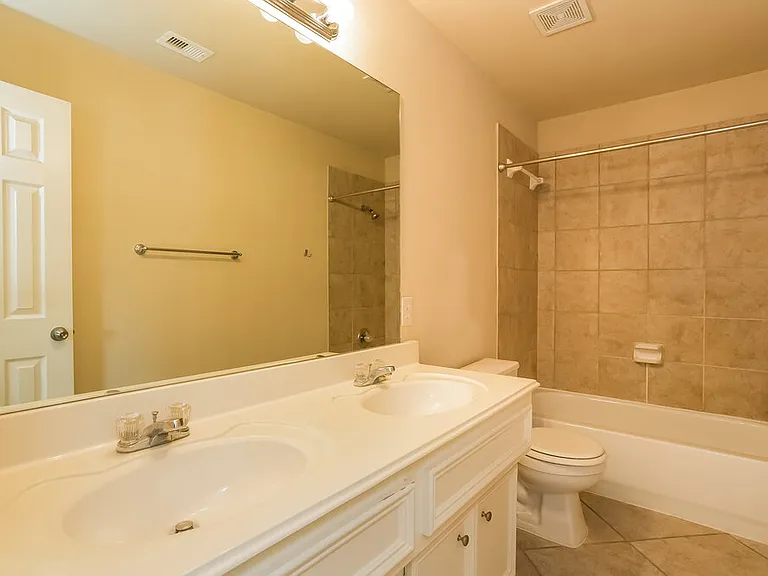 9510 Wakefield Village Dr — Photo 13