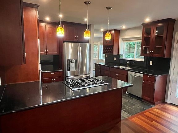 2nd image of 20433 NE 42nd St