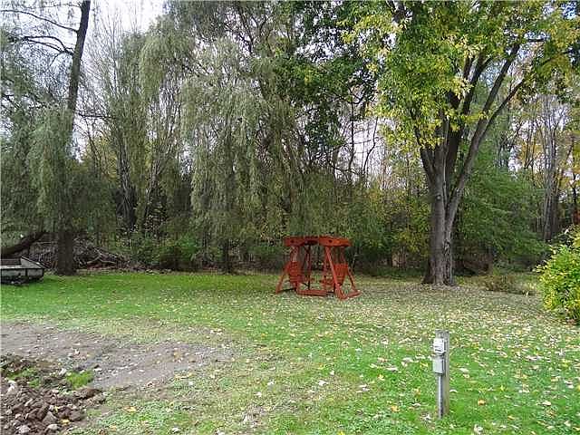1st image of 995 Mayflower Dr