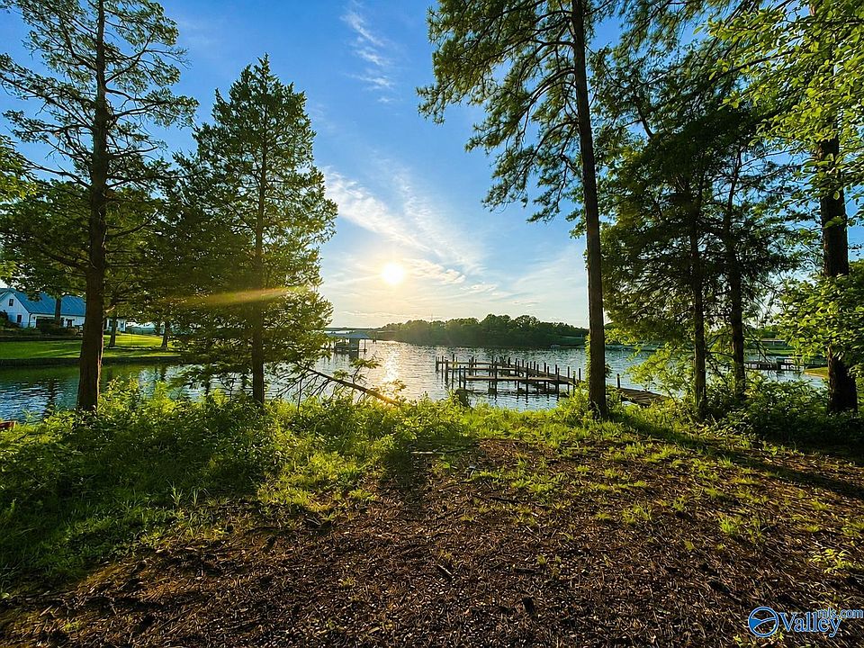 1st image of 19 River Pointe Dr