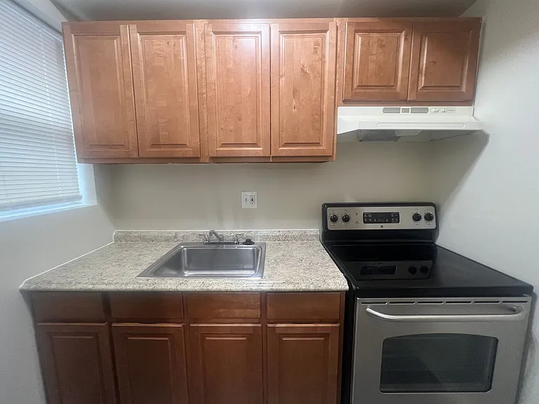 741 Alabama Ave SE — Photo 10