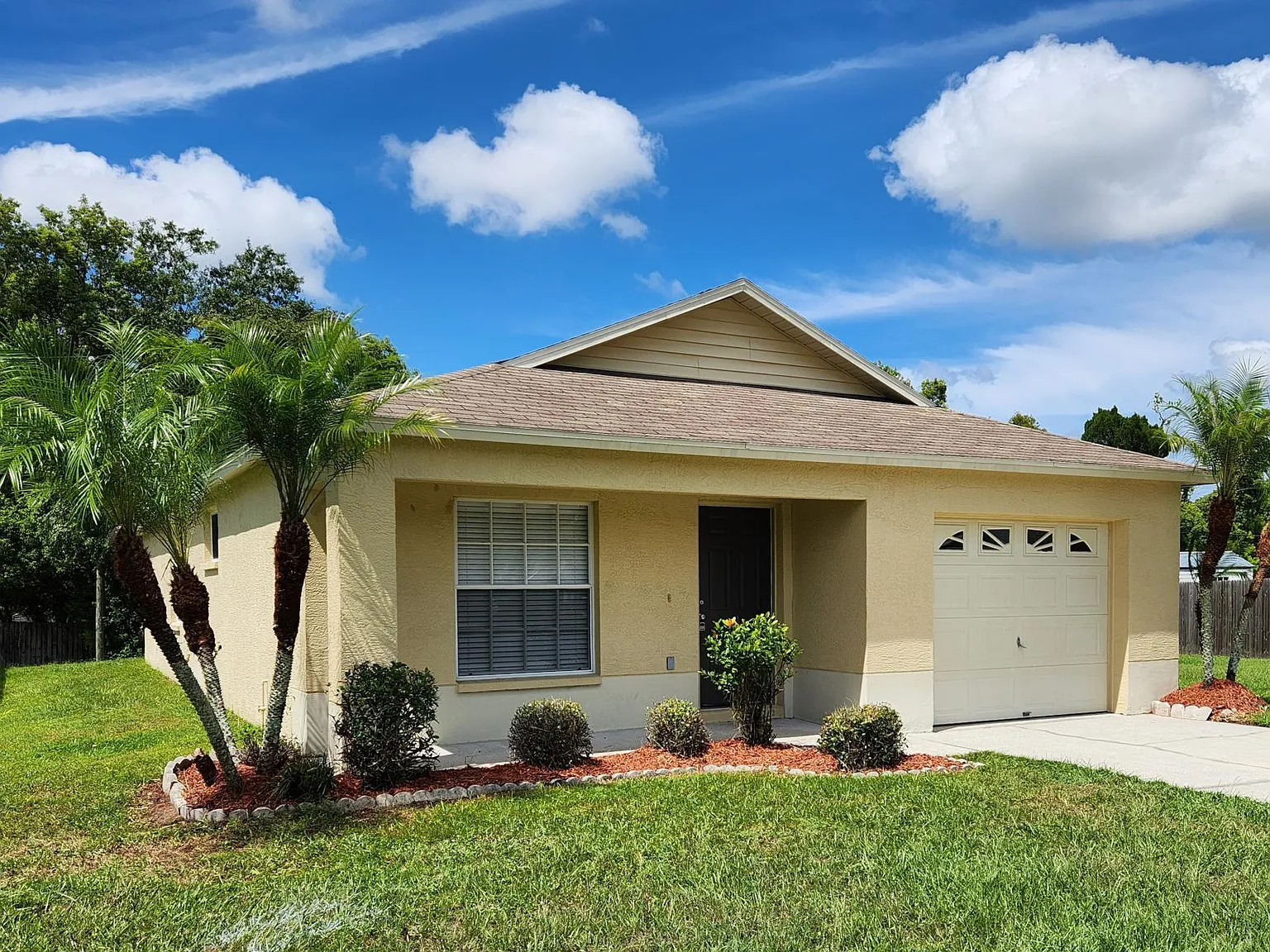 3 bed, 1262 sqft, $1,939 — Photo 1