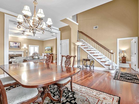 4th image of 300 1/2 Brookwood Dr