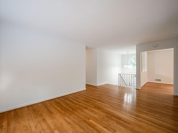 Great Split Level Flexible Floorplan