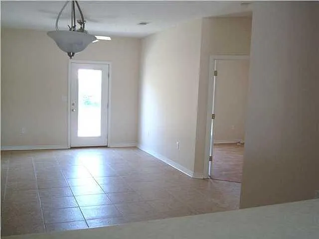 Building Photo - 204 Ann Cir #C